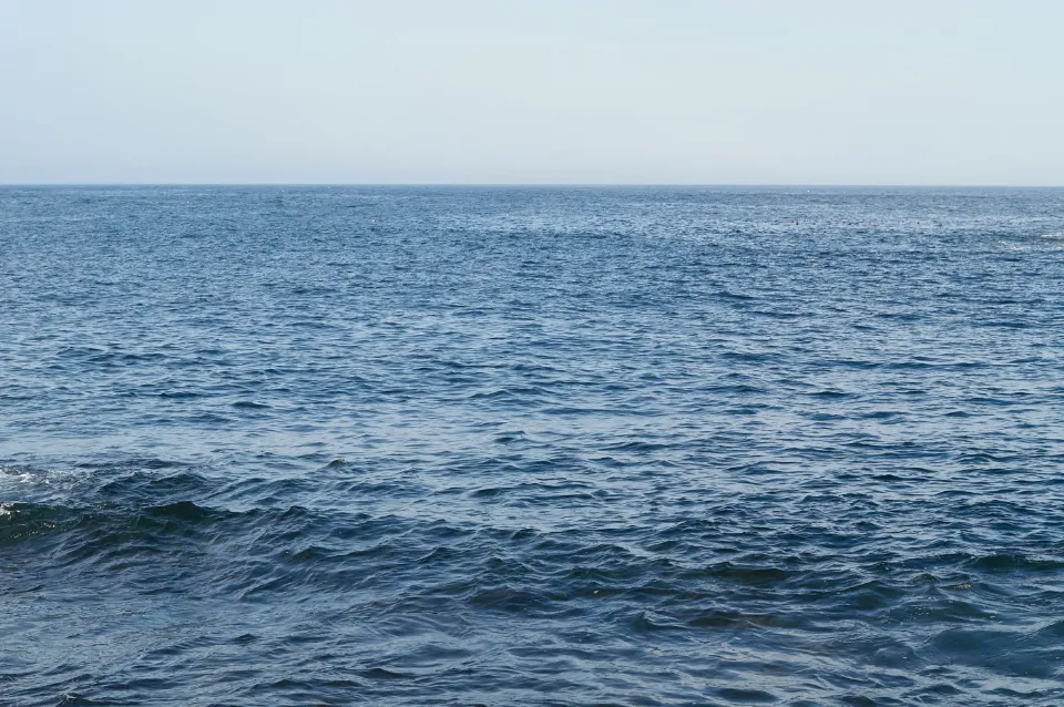 Motiv zidne tapete Plavi val oceana na obali