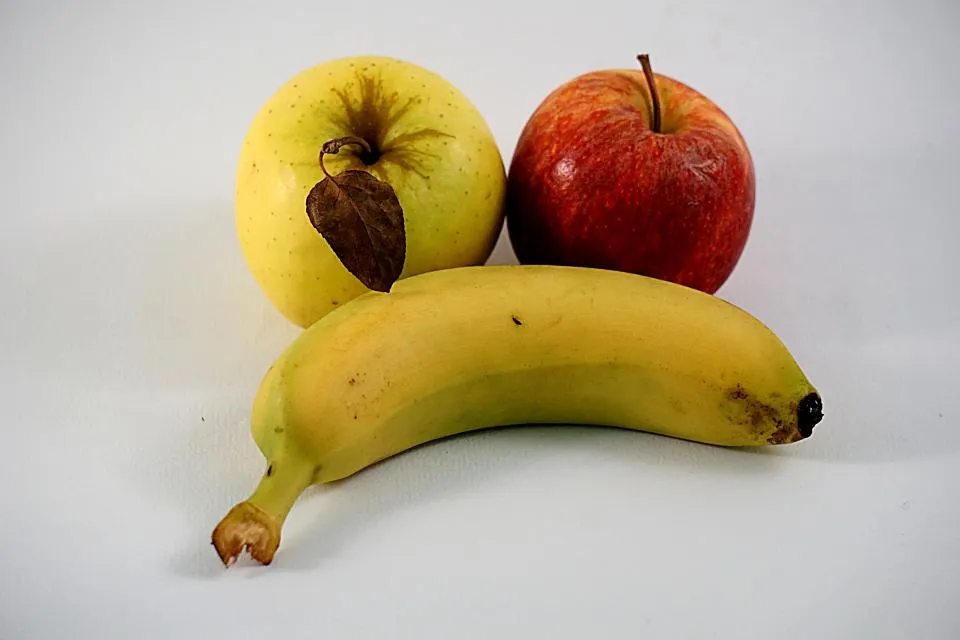 Motiv zidne tapete Svježe banane i jabuke