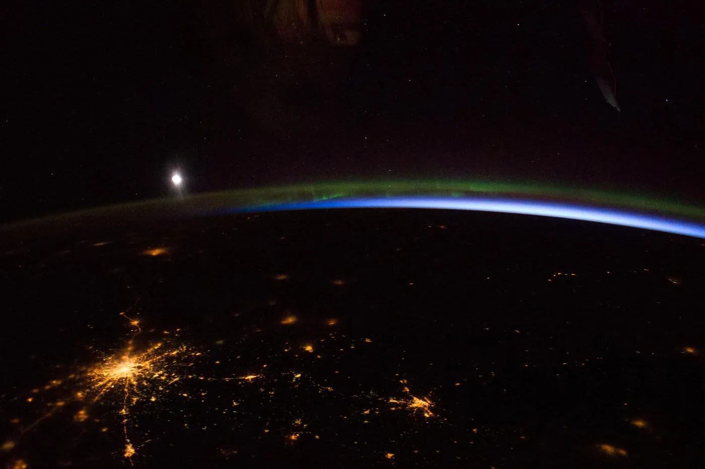 Motiv zidne tapete Aurora i Mjesec nad Moskvom