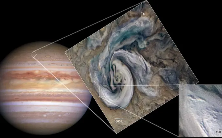 Mali svijetli oblaci koji se izdižu iznad okolnih atmosferskih slojeva u ciklonskom sustavu na Jupiteru.