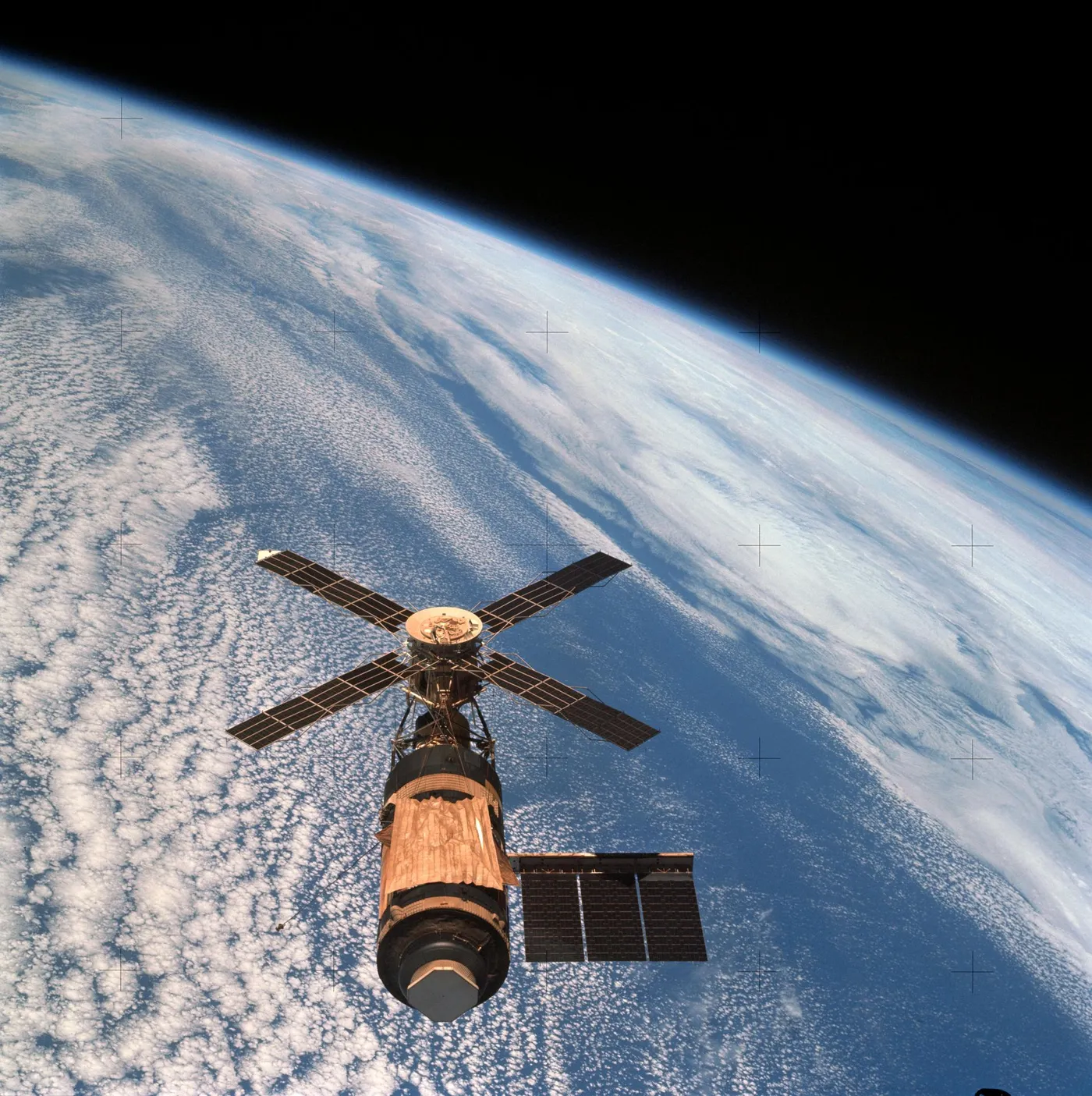 Motiv zidne tapete Skylab iz orbite Zemlje